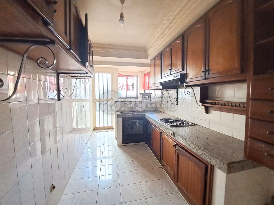 Appartamento da acquistare a Derb Ben Houmane. 3 belle camere da letto. Terrazzo e garage