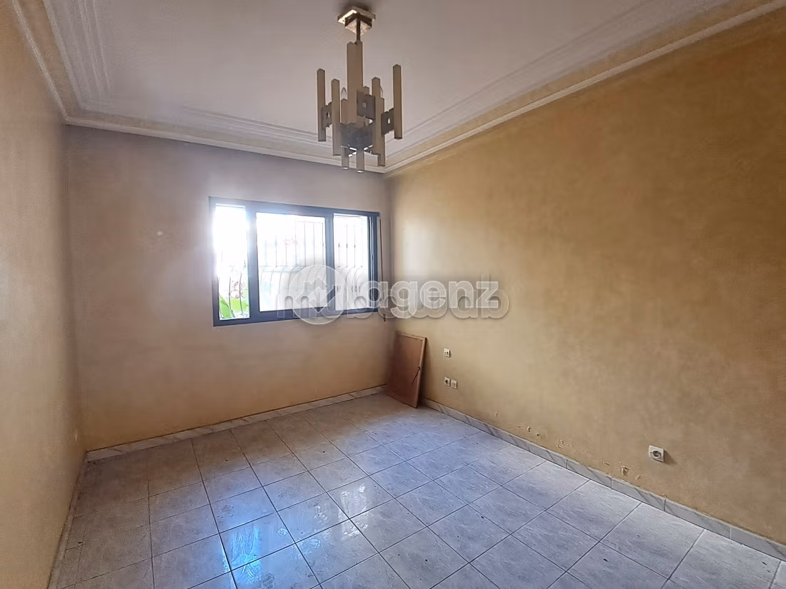 Appartamento da acquistare a Derb Ben Houmane. 3 belle camere da letto. Terrazzo e garage