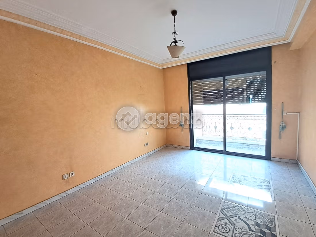 Appartamento da acquistare a Derb Ben Houmane. 3 belle camere da letto. Terrazzo e garage