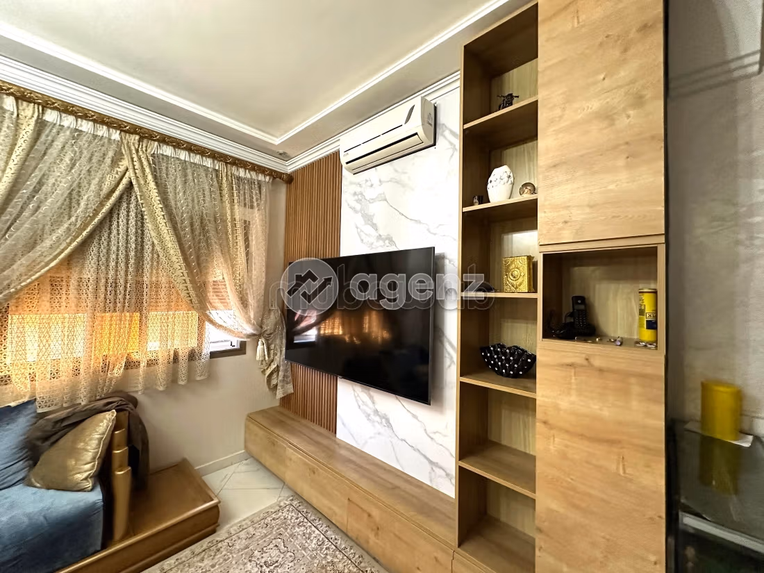 Beautiful house for sale. 6 rooms. Terrace and garden