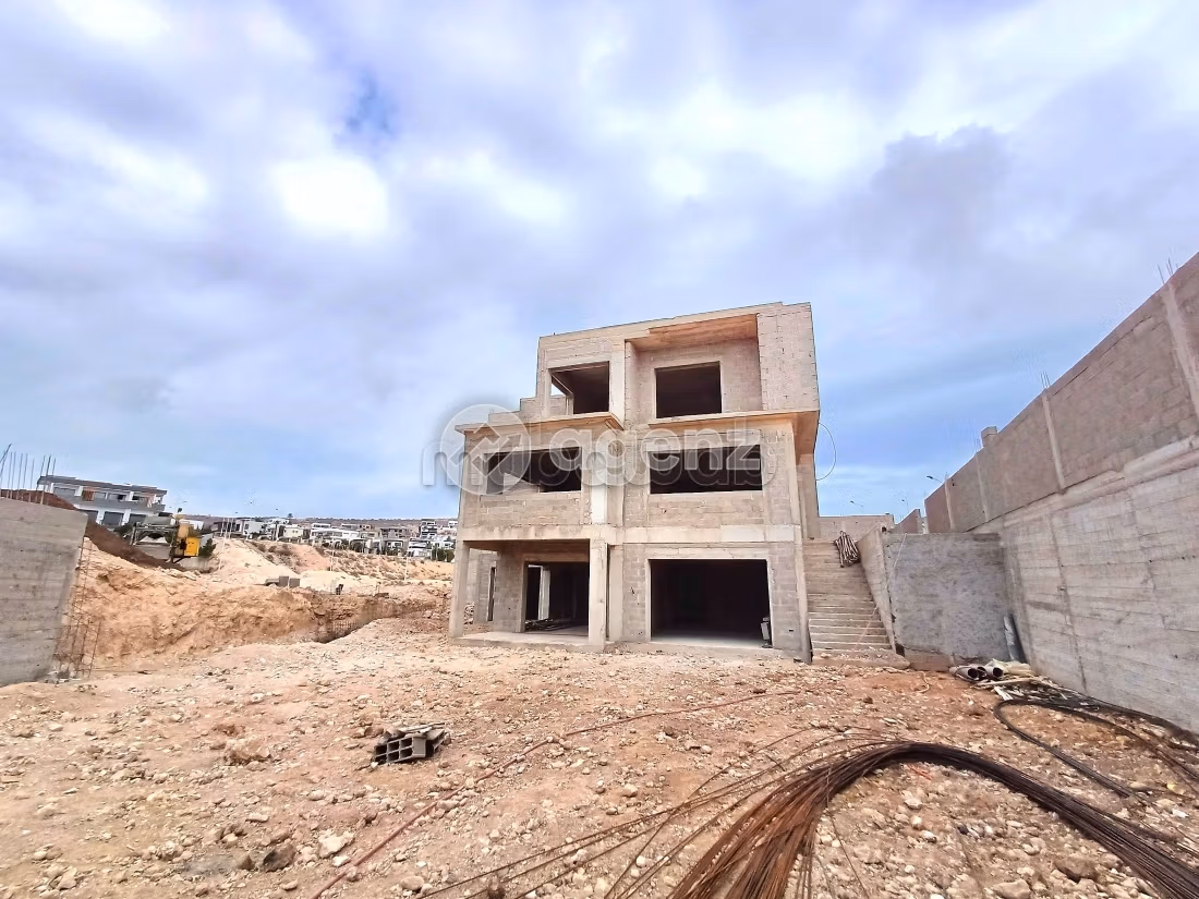 Villa à vendre 1 070 m², 5 chambres Hay Mohammadi Agadir