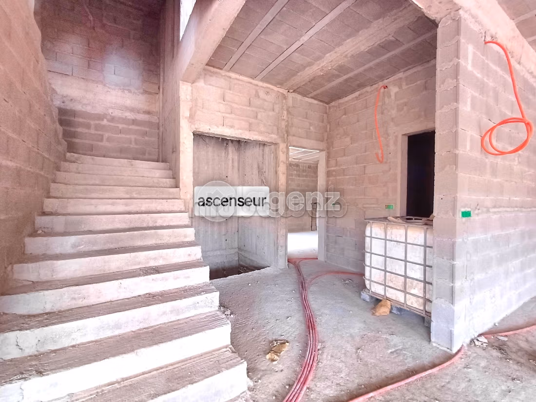 Villa à vendre 1 070 m², 5 chambres Hay Mohammadi Agadir