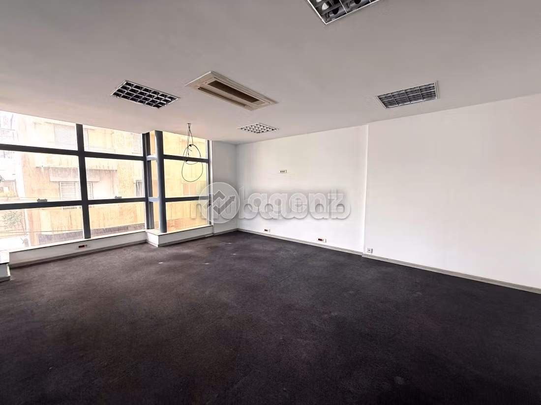 Comodo ufficio in affitto a Palmier. Superficie 237 m². Ascensore e garage