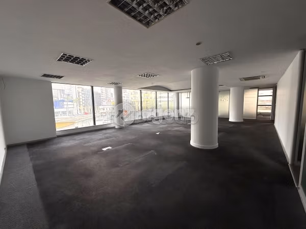Comodo ufficio in affitto a Palmier. Superficie 237 m². Ascensore e garage