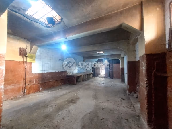 Locale commerciale da affittare a Gauthier. Superficie di 355 m². Posto auto privato