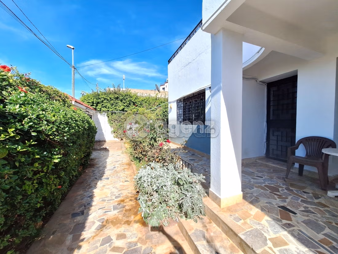 Suntuosa villa en venta en Racine. 5 bonitas habitaciones. Plazas de parking y jardín