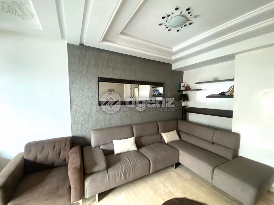 Apartment to purchase. 2 lovely rooms. With lift and terrace