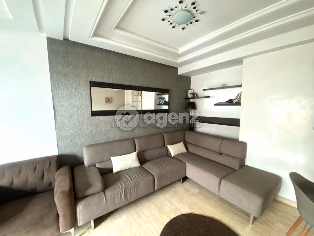 Apartment to purchase. 2 lovely rooms. With lift and terrace