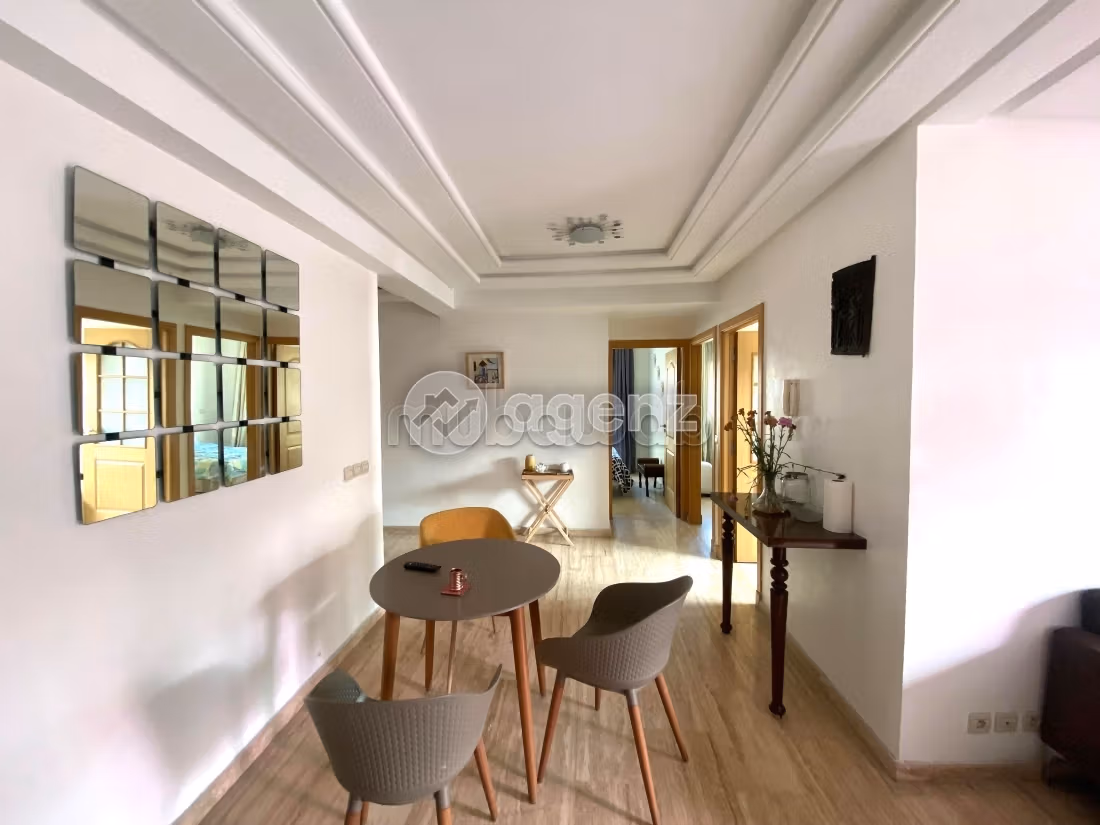 Apartment to purchase. 2 lovely rooms. With lift and terrace