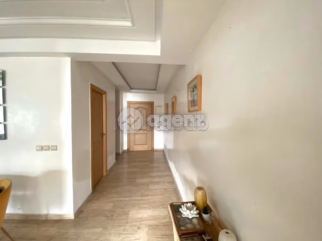 Apartment to purchase. 2 lovely rooms. With lift and terrace