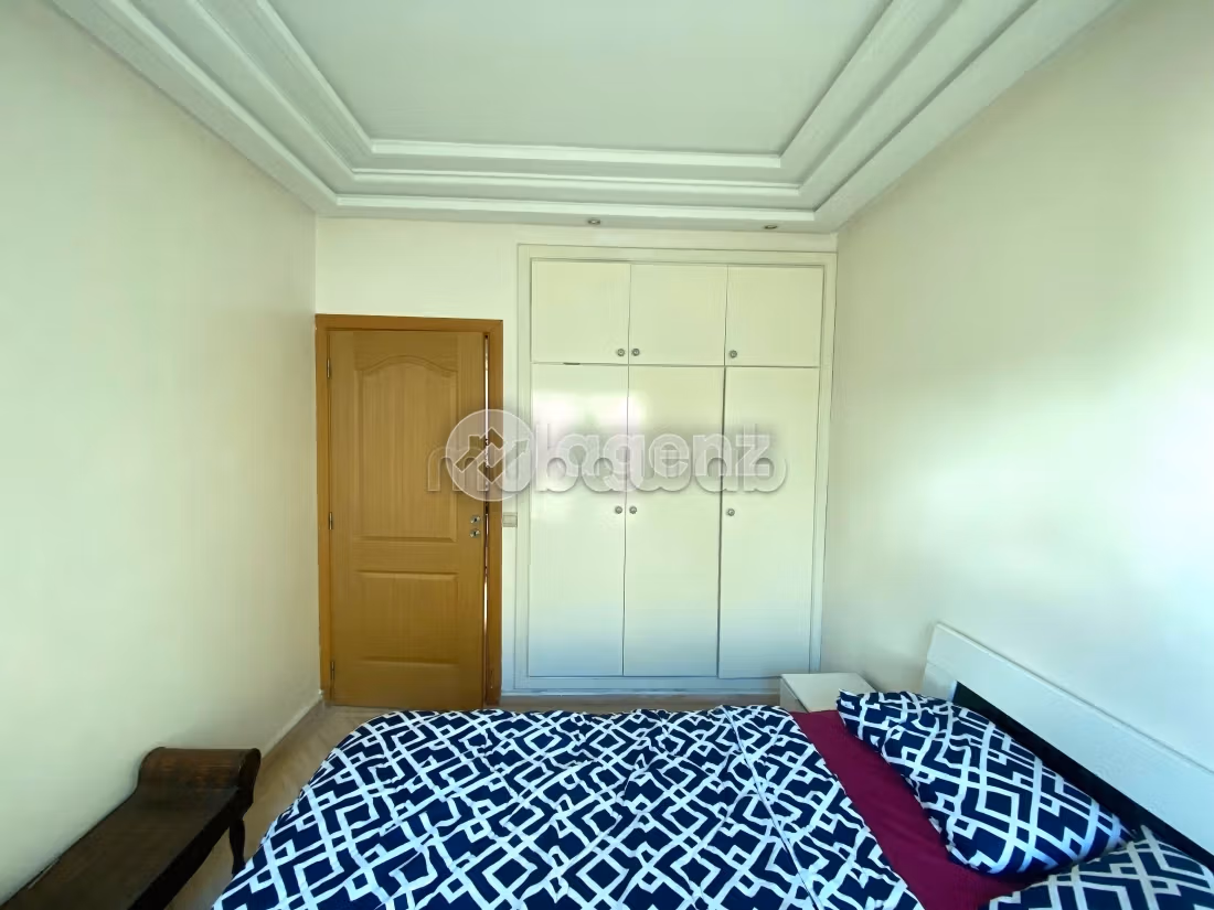 Apartment to purchase. 2 lovely rooms. With lift and terrace