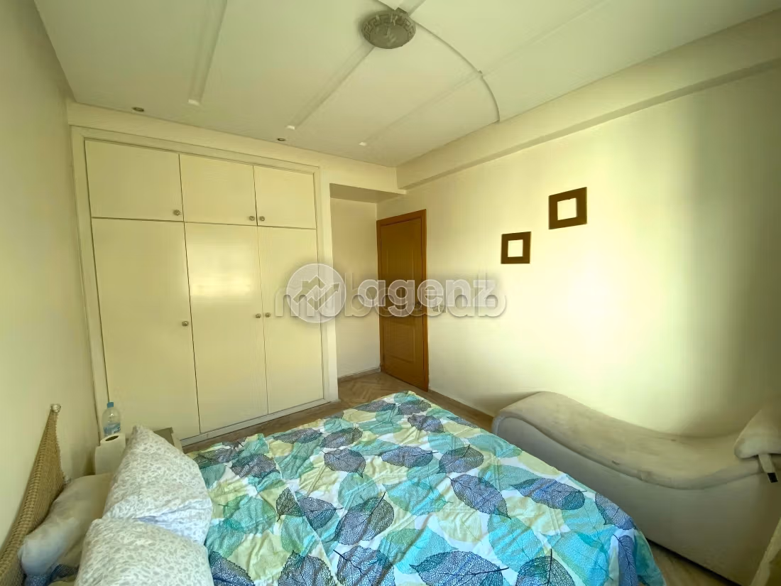 Apartment to purchase. 2 lovely rooms. With lift and terrace