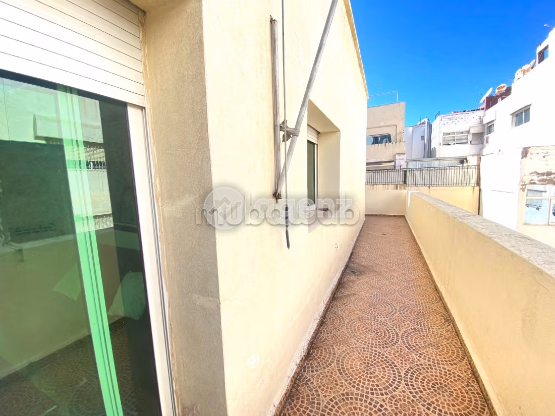 Apartment to purchase. 2 lovely rooms. With lift and terrace