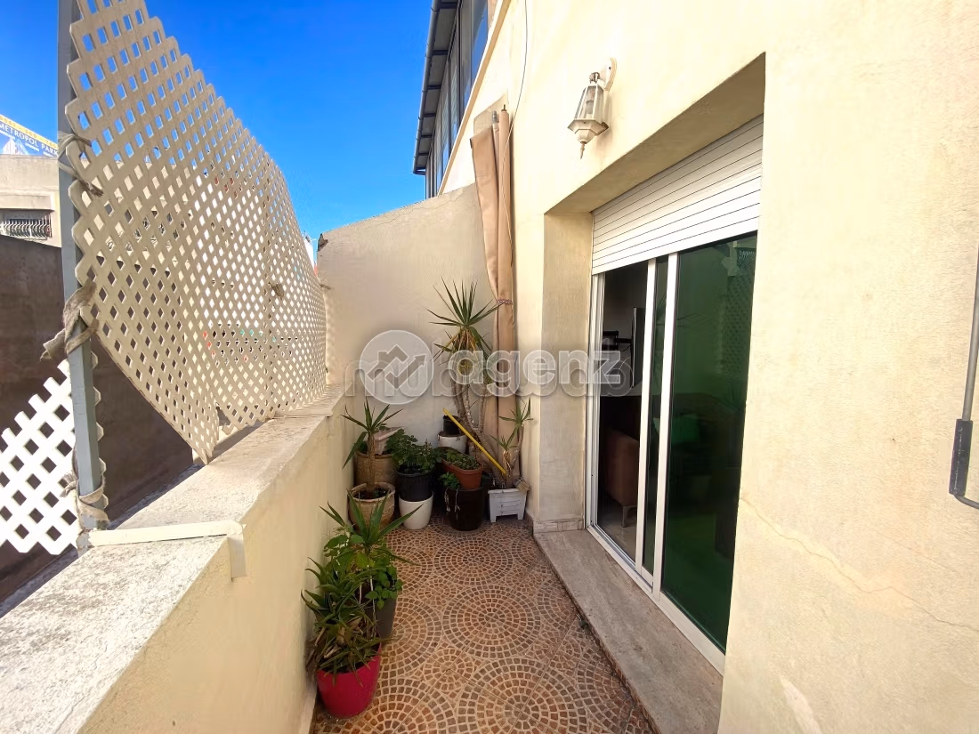 Apartment to purchase. 2 lovely rooms. With lift and terrace