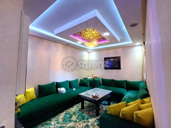 Se vende piso en Mhamid. Gran superficie 59 m². Bodega, gran terraza