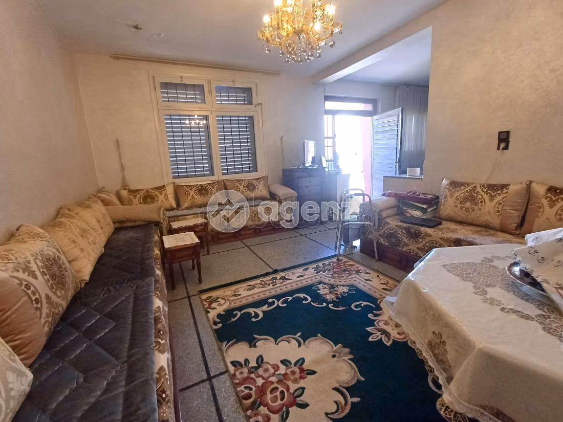 منزل ممتاز للبيع بالوازيس. 3 غرف رائعة. حديقة ومرآب