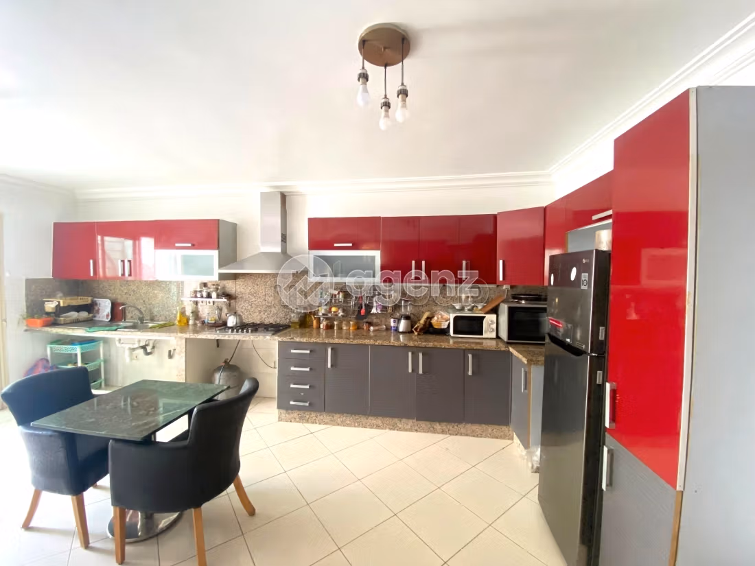 Nu te koop: villa's en luxe woningen in Laymoune. Totale oppervlakte 240 m². Tuin en garage