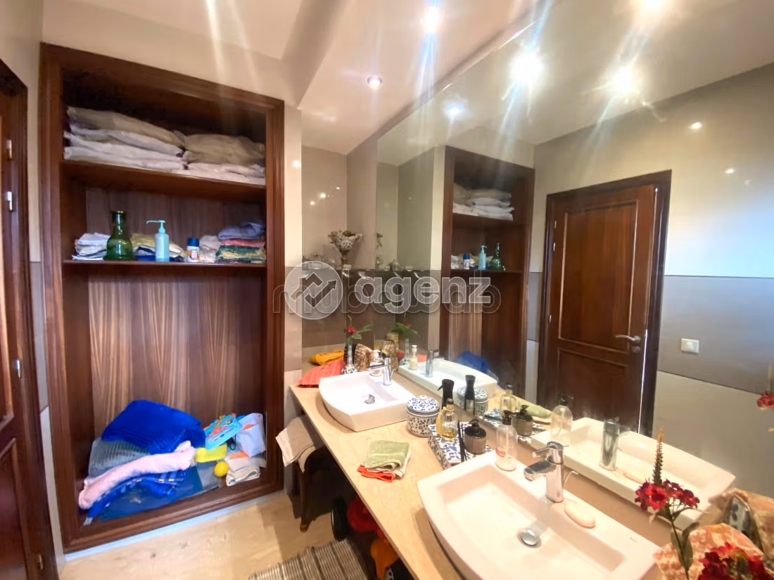 Nu te koop: villa's en luxe woningen in Laymoune. Totale oppervlakte 240 m². Tuin en garage