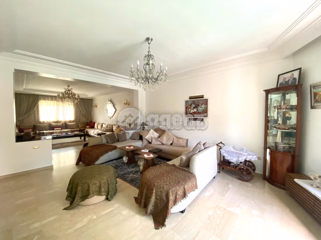 Nu te koop: villa's en luxe woningen in Laymoune. Totale oppervlakte 240 m². Tuin en garage