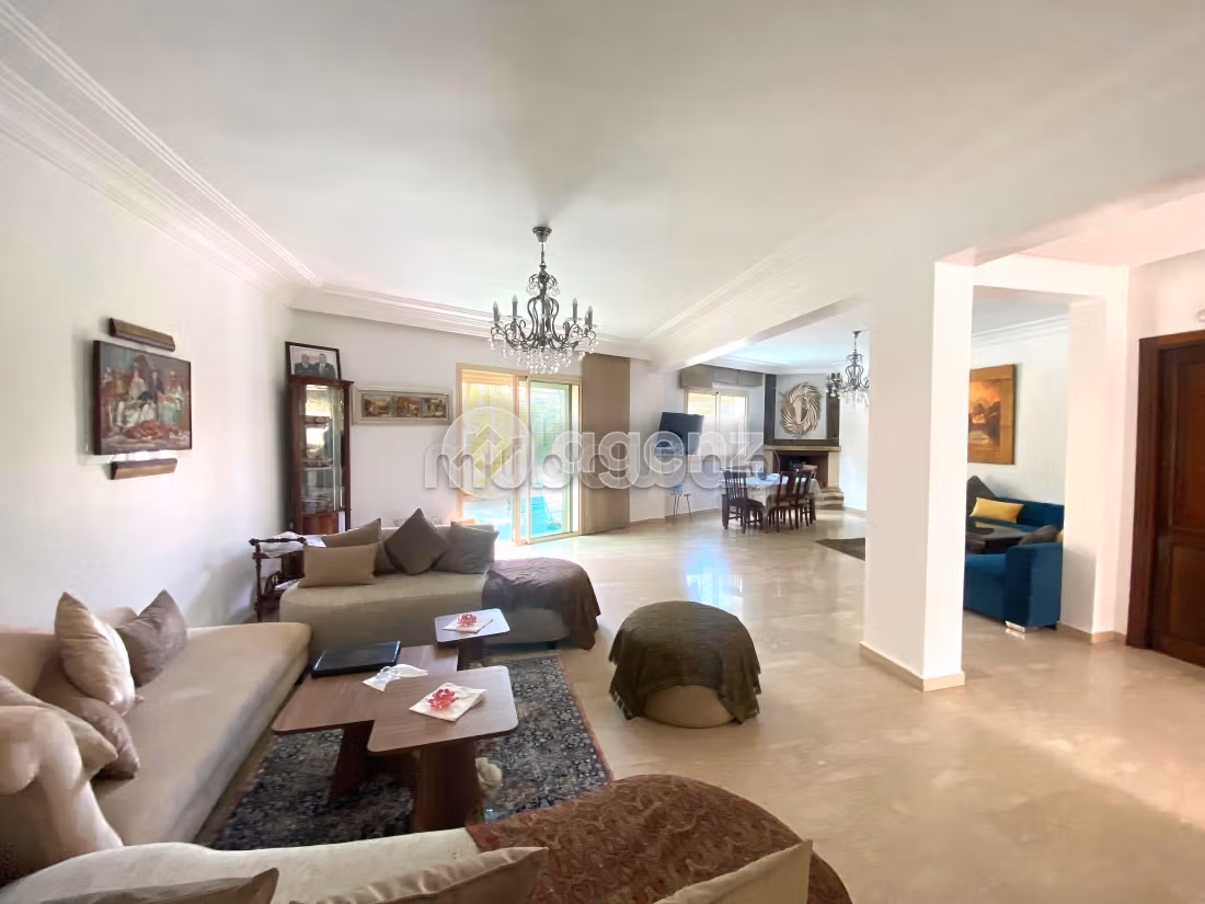 Nu te koop: villa's en luxe woningen in Laymoune. Totale oppervlakte 240 m². Tuin en garage