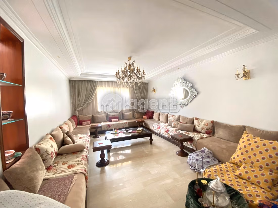 Nu te koop: villa's en luxe woningen in Laymoune. Totale oppervlakte 240 m². Tuin en garage