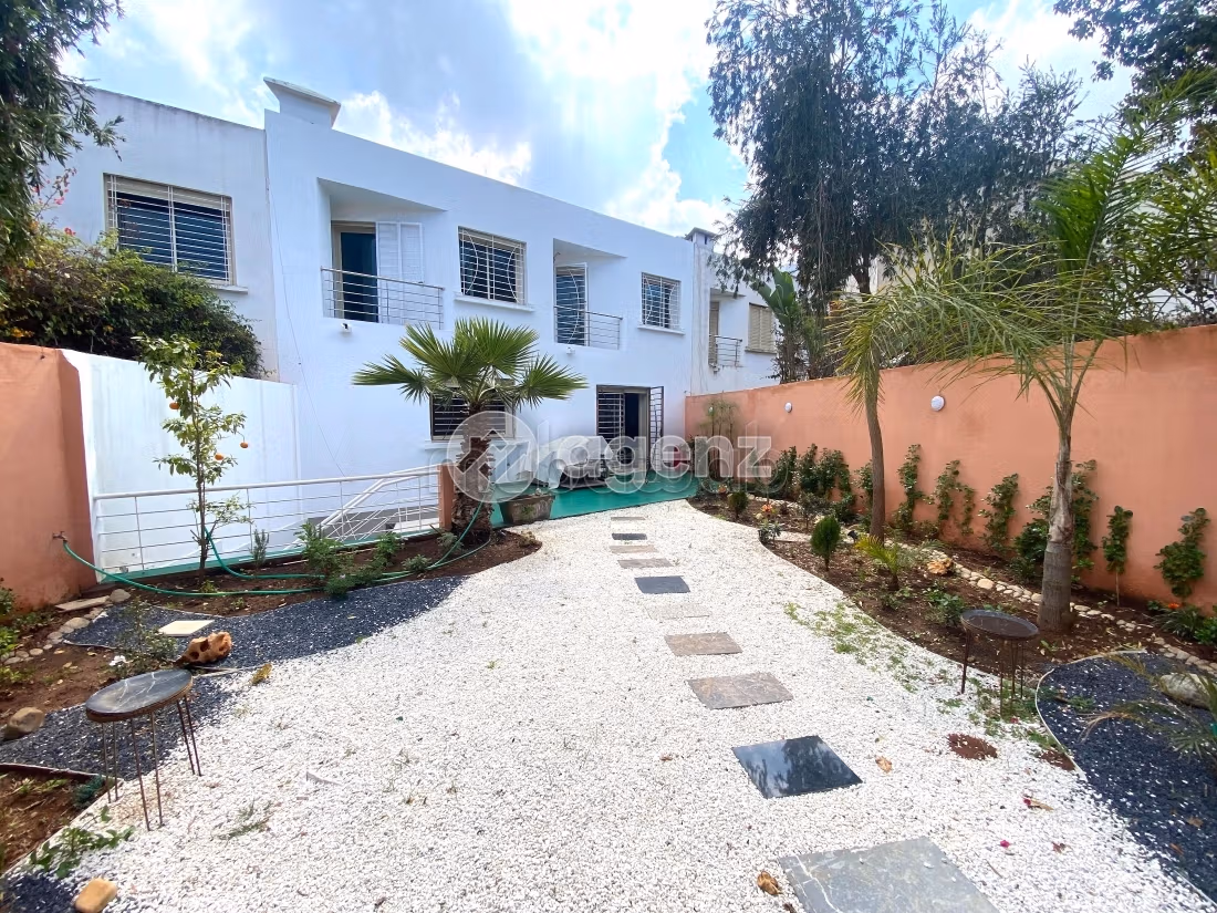 Nu te koop: villa's en luxe woningen in Laymoune. Totale oppervlakte 240 m². Tuin en garage