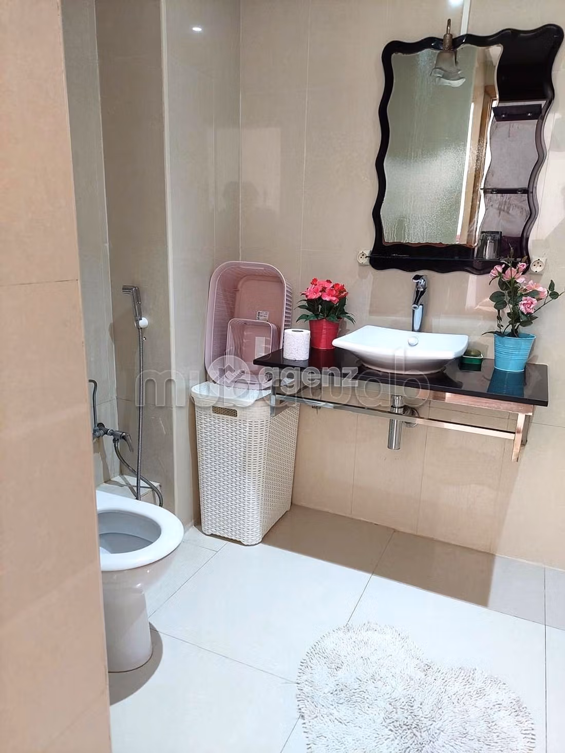 Vendita di uno splendido appartamento. 2 camere da letto. Terrazzo e garage
