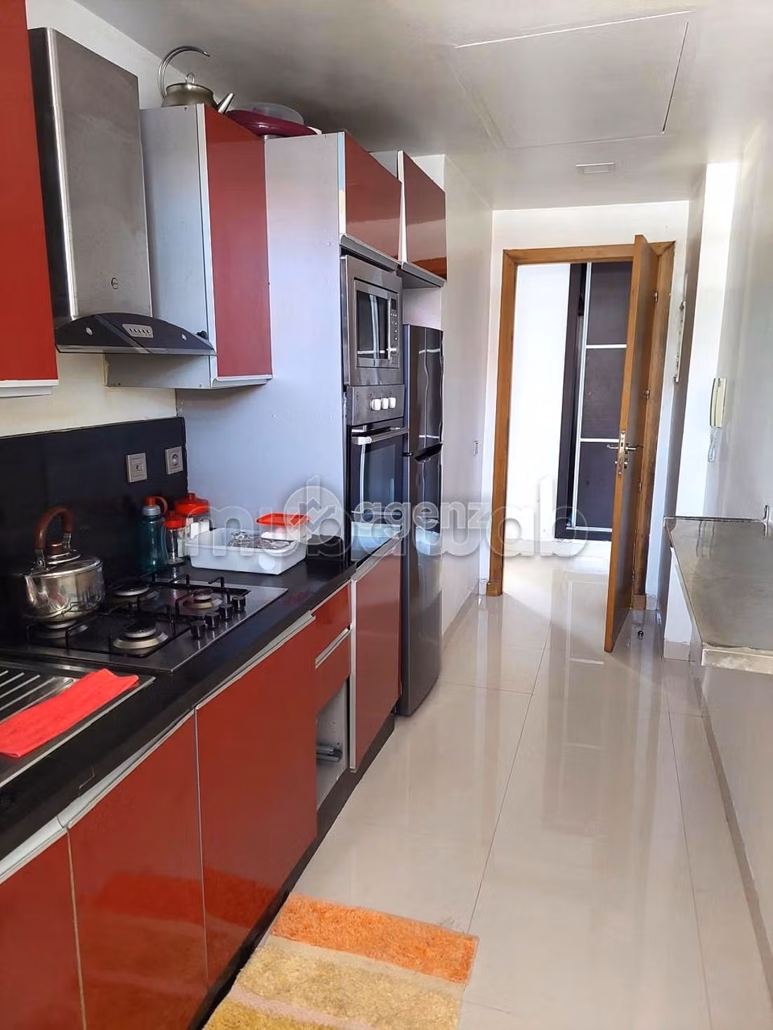 Vendita di uno splendido appartamento. 2 camere da letto. Terrazzo e garage