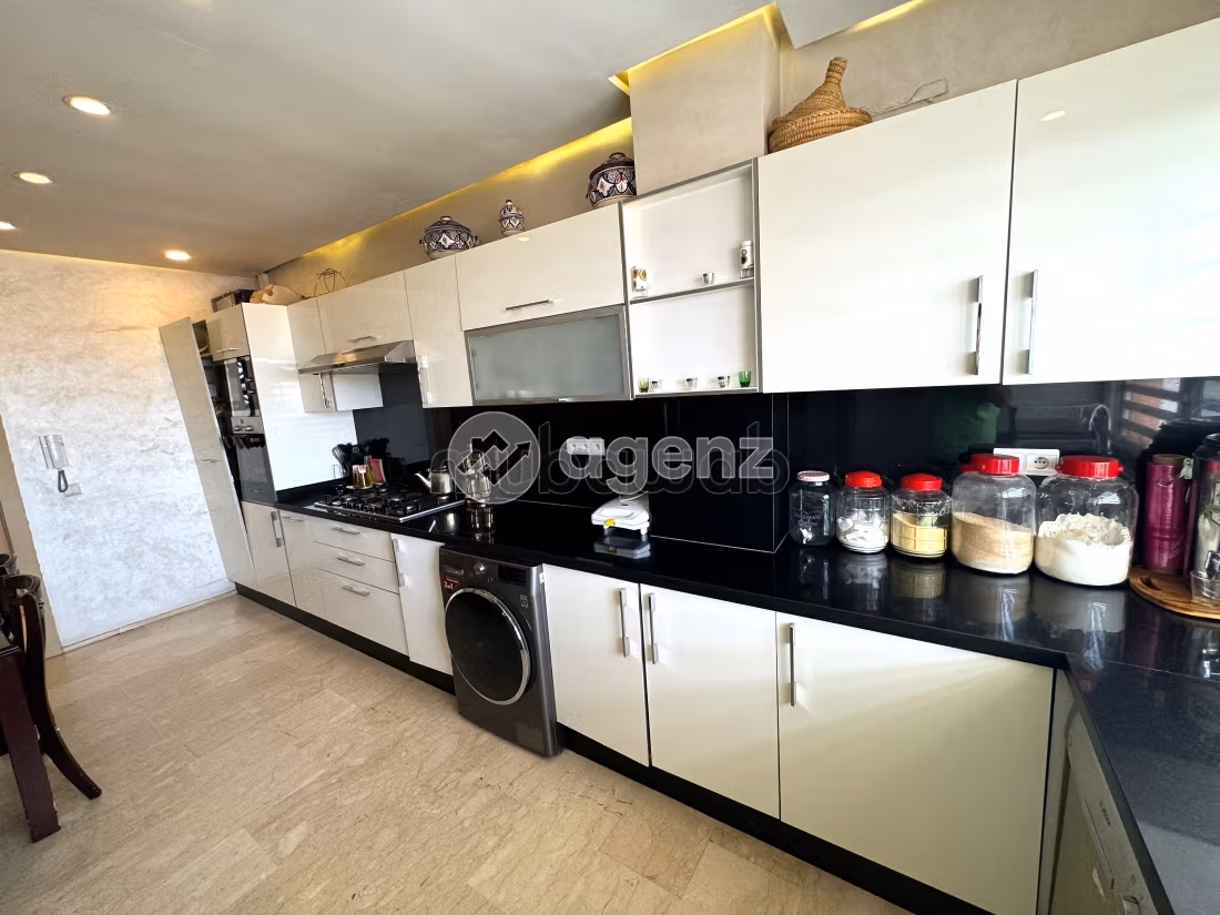 Se vende piso en Guéliz. 3 dormitorios. Con garaje y ascensor