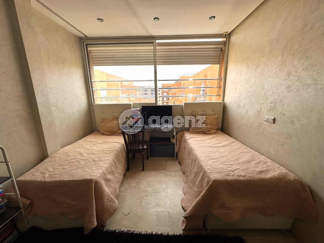 Se vende piso en Guéliz. 3 dormitorios. Con garaje y ascensor