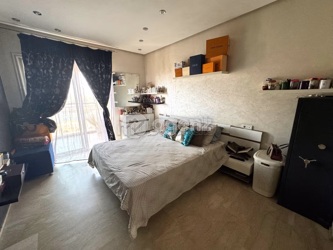 Se vende piso en Guéliz. 3 dormitorios. Con garaje y ascensor
