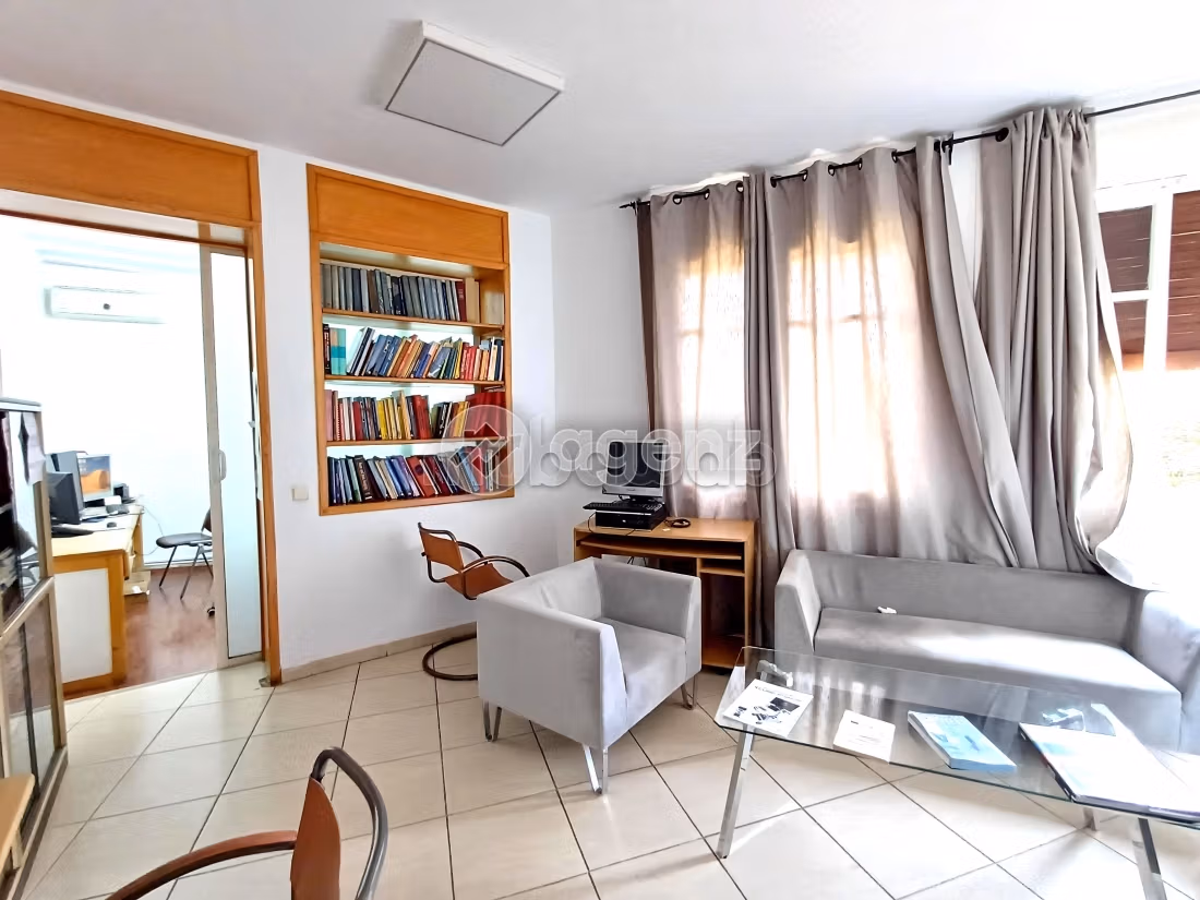 Magnífica villa en venta en Les princesses. Pequeña superficie 325 m². Mobiliario