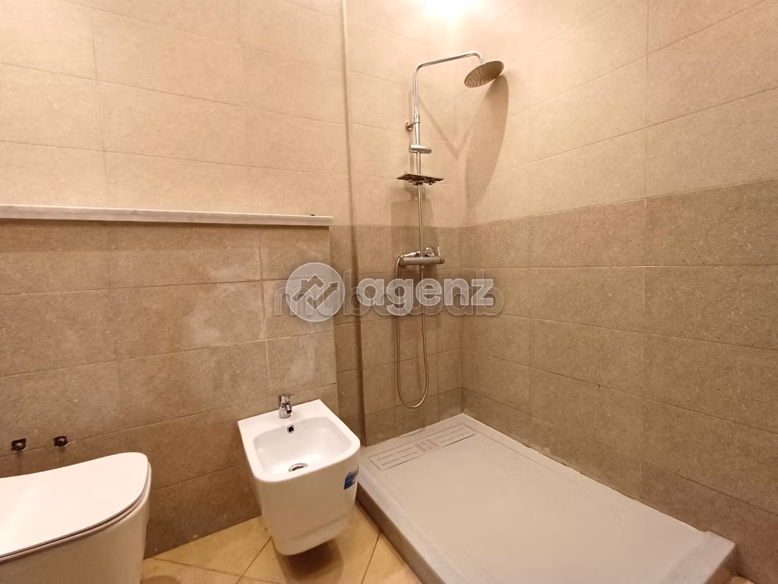 Fabulous apartment for sale. Area 143 m². No Lift, Balcony
