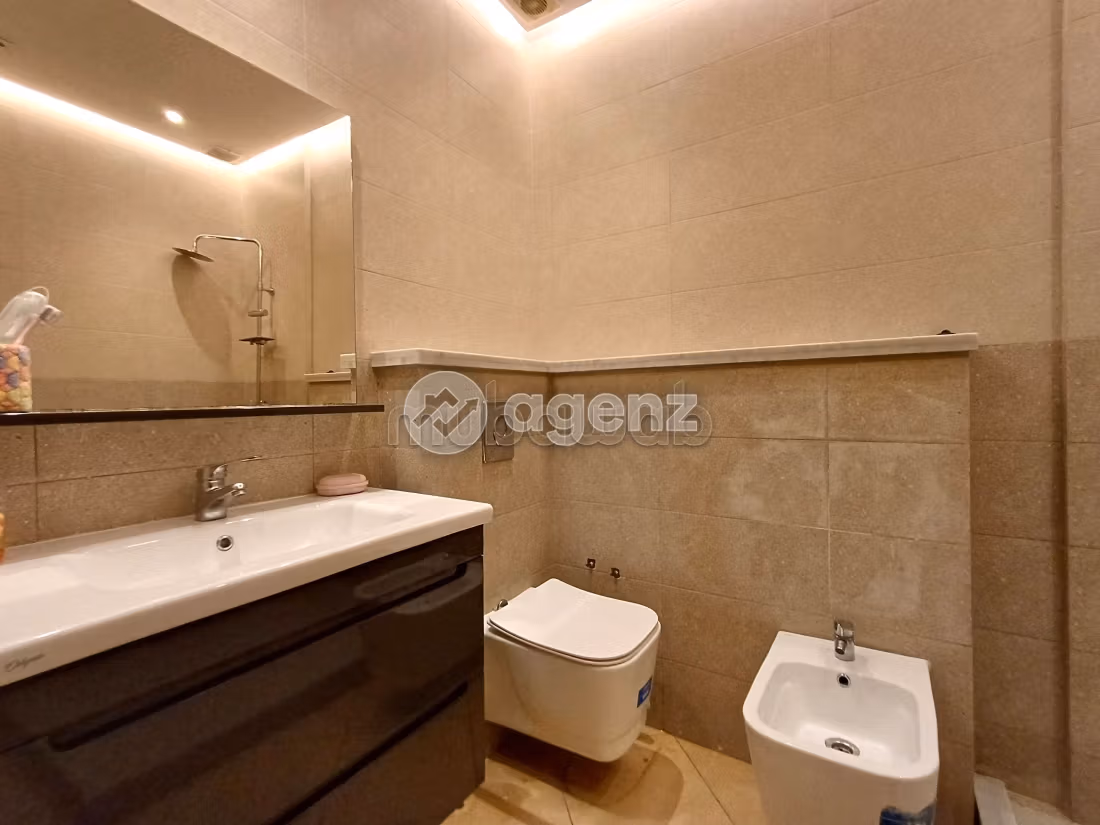 Fabulous apartment for sale. Area 143 m². No Lift, Balcony