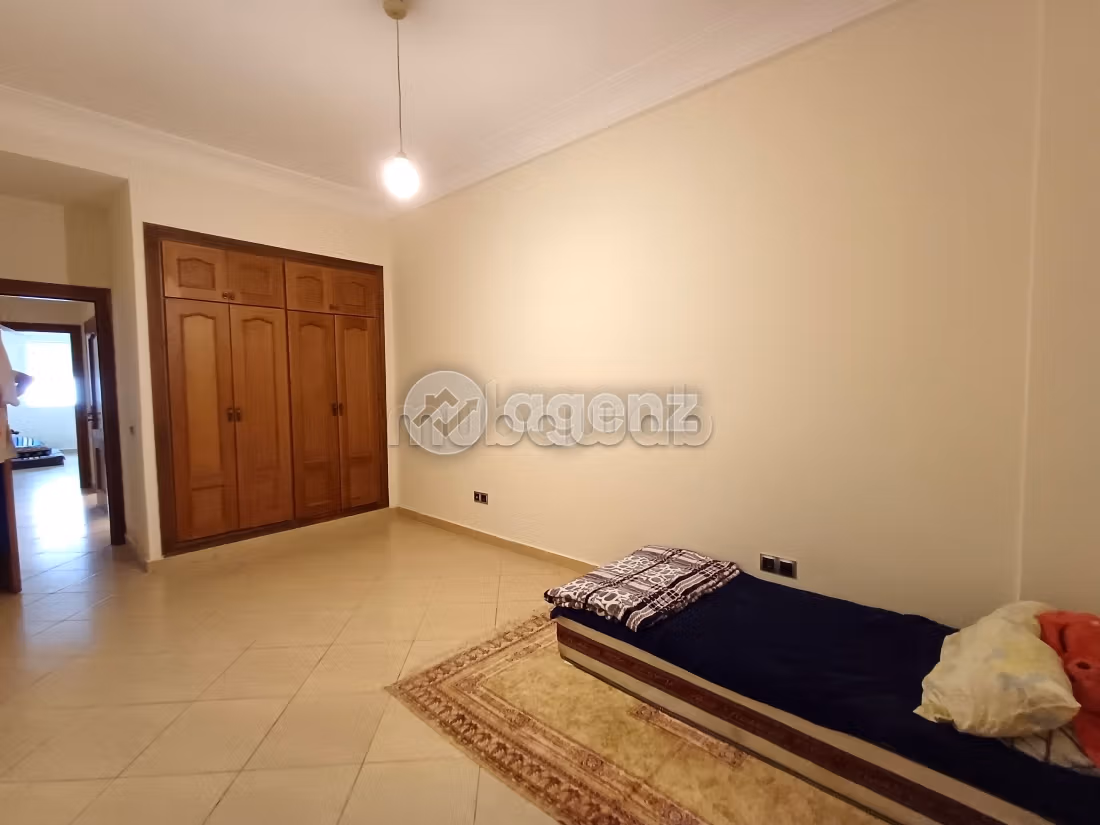 Fabulous apartment for sale. Area 143 m². No Lift, Balcony