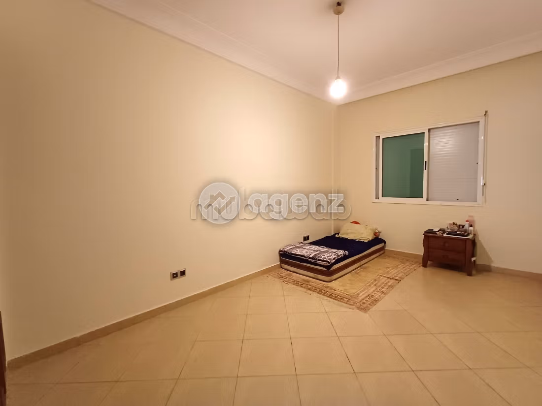 Fabulous apartment for sale. Area 143 m². No Lift, Balcony