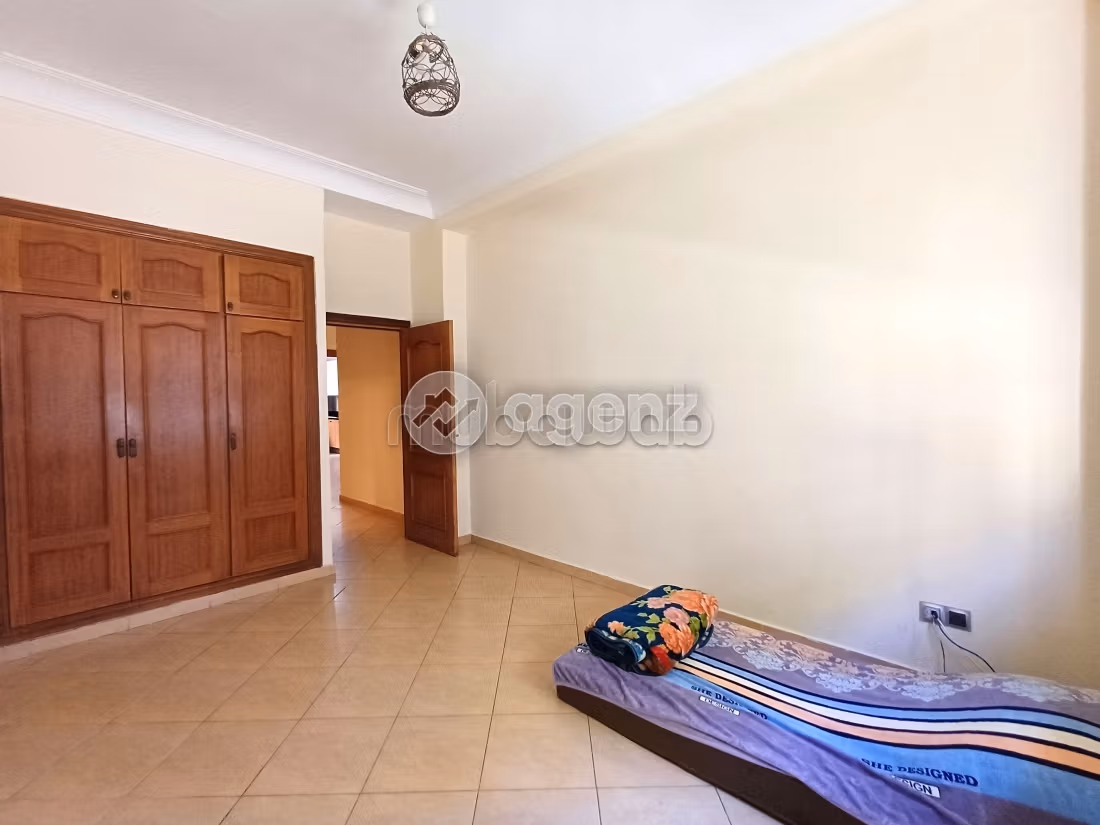 Fabulous apartment for sale. Area 143 m². No Lift, Balcony