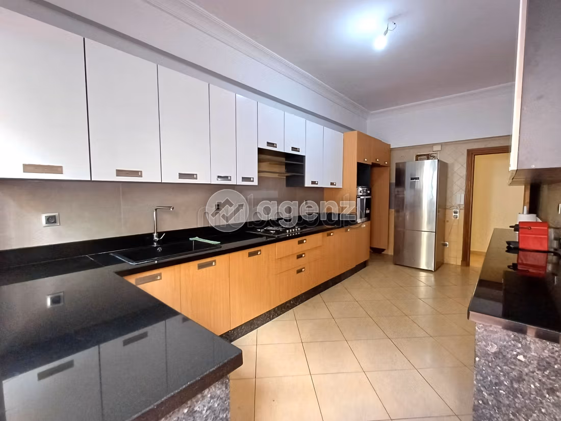 Fabulous apartment for sale. Area 143 m². No Lift, Balcony