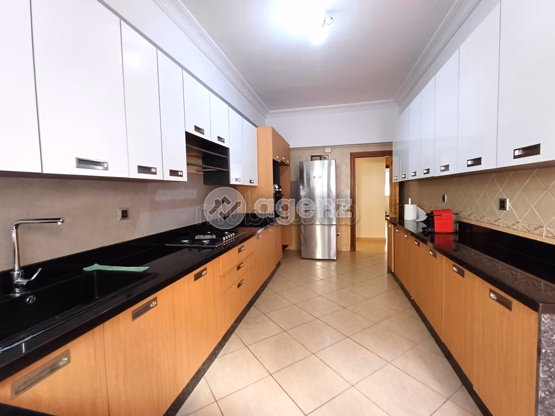 Fabulous apartment for sale. Area 143 m². No Lift, Balcony