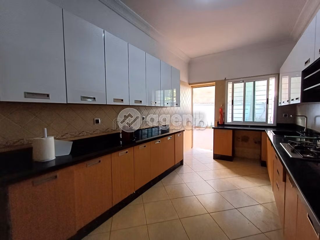 Fabulous apartment for sale. Area 143 m². No Lift, Balcony
