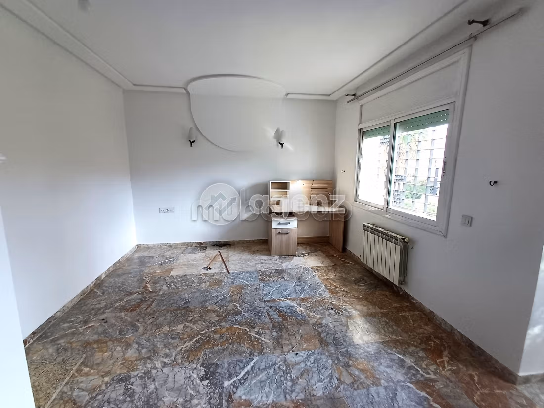 Villa à vendre 327 m², 5 chambres Hay Jdid Fès