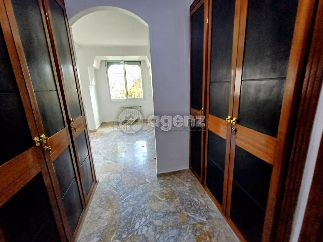 Villa à vendre 327 m², 5 chambres Hay Jdid Fès