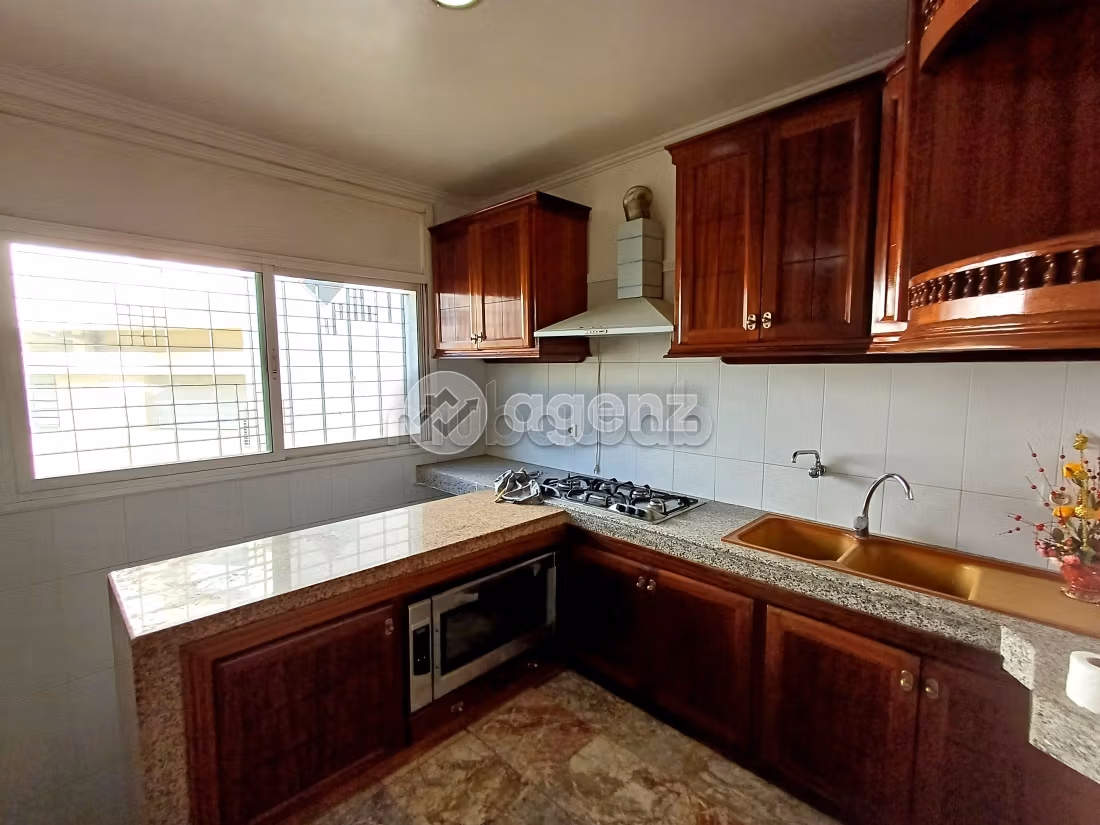 Villa à vendre 327 m², 5 chambres Hay Jdid Fès