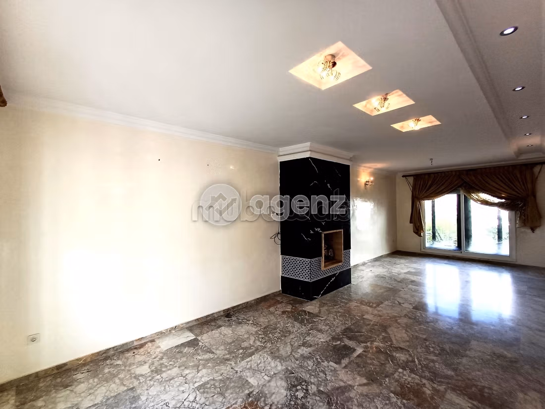 Villa à vendre 327 m², 5 chambres Hay Jdid Fès