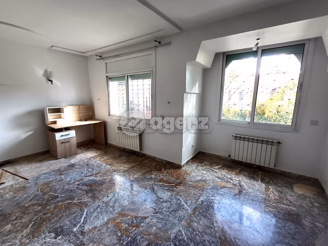 Villa à vendre 327 m², 5 chambres Hay Jdid Fès