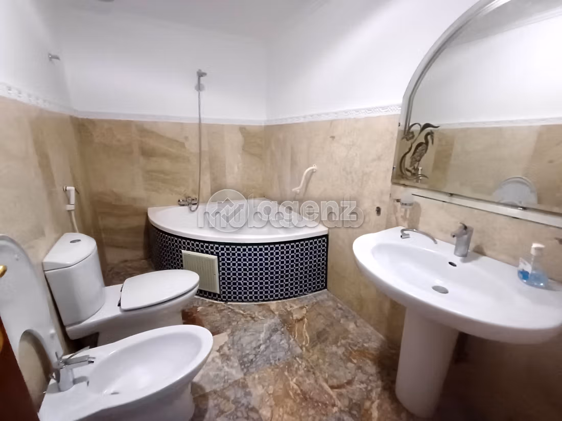 Villa à vendre 327 m², 5 chambres Hay Jdid Fès
