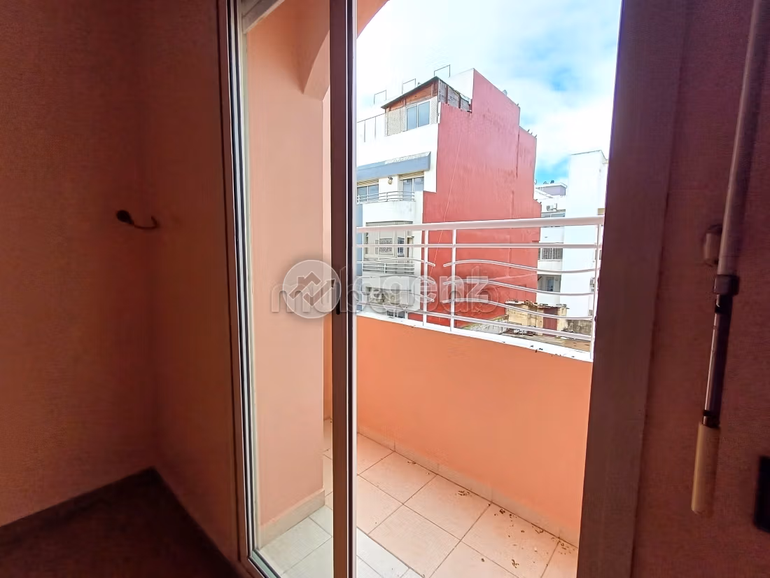 Piso en venta en Roches Noires. 2 bonitas habitaciones. Con ascensor y terraza
