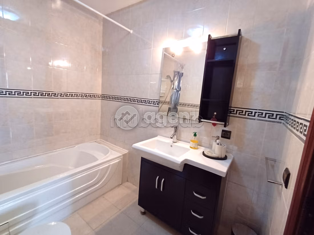 Piso en venta en Roches Noires. 2 bonitas habitaciones. Con ascensor y terraza