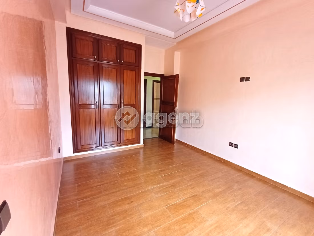 Piso en venta en Roches Noires. 2 bonitas habitaciones. Con ascensor y terraza