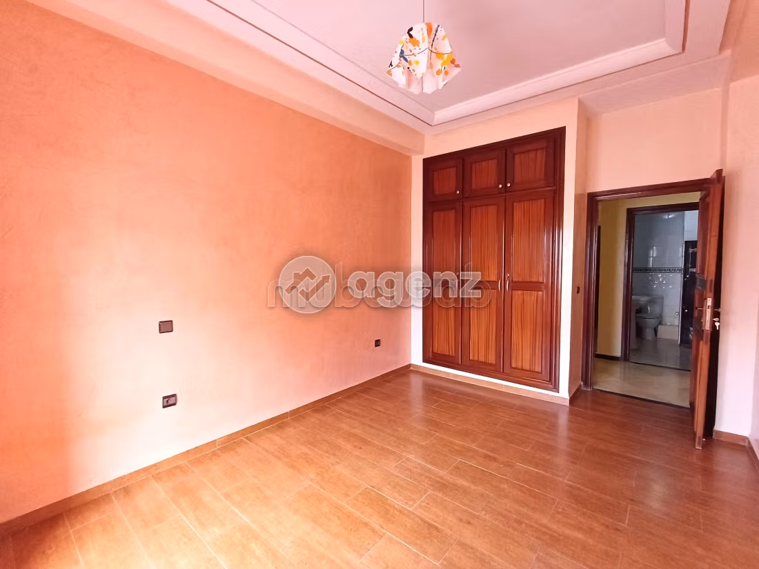 Piso en venta en Roches Noires. 2 bonitas habitaciones. Con ascensor y terraza